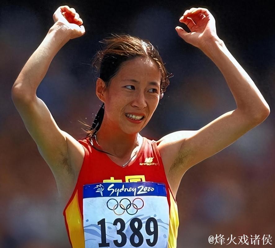 中国最孤独奥运冠军：夺金后无人庆贺，教练愤然离场，独自绕场庆祝