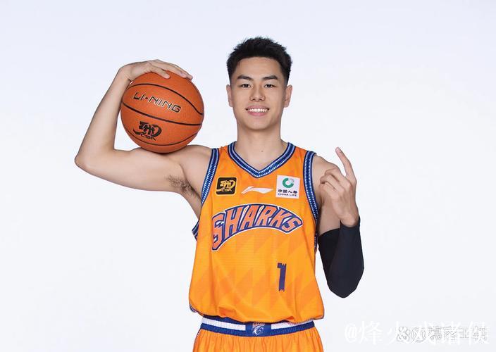 李添荣30分上海不敌首钢遭5连败 曾凡博10分 李添荣30分上海不敌首钢遭5连败 曾凡博10分