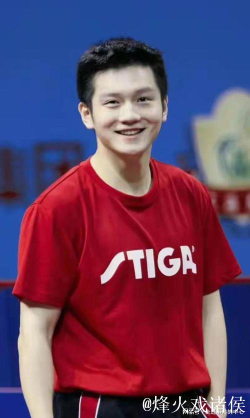 樊振东遭德迷狂热追捧!现场唱《真的爱你》 樊振东遭德迷狂热追捧!现场唱《真的爱你》